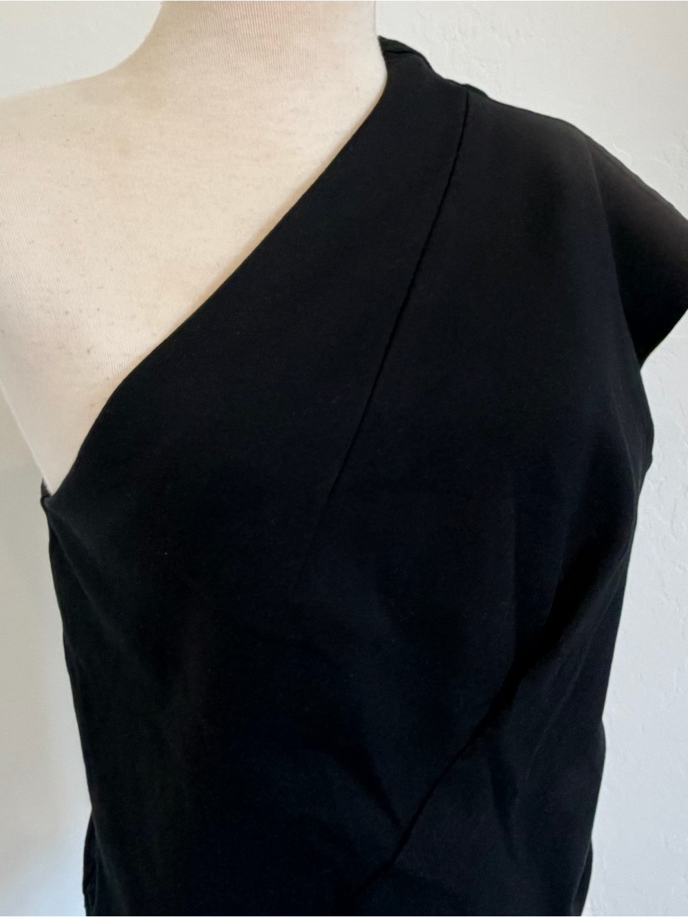 Express Black One Shoulder Crop Top - Picture 3 of 7